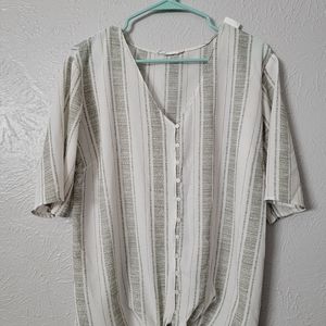 lush lightweight and breezy cut teeny buttons V-neck buttondown shirt lace 2×